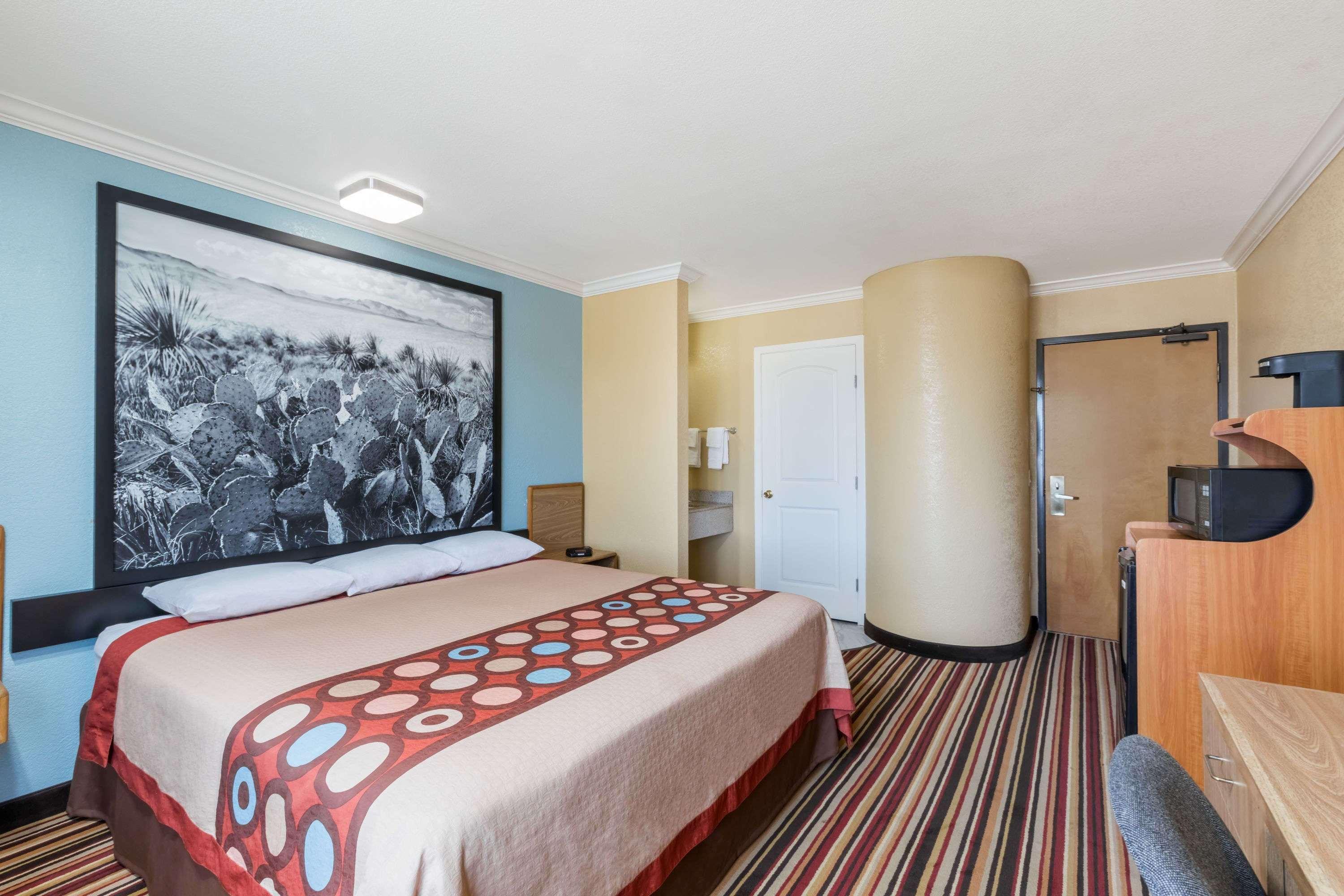 Super 8 By Wyndham Midland Motel Exterior foto
