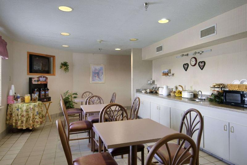 Super 8 By Wyndham Midland Motel Exterior foto