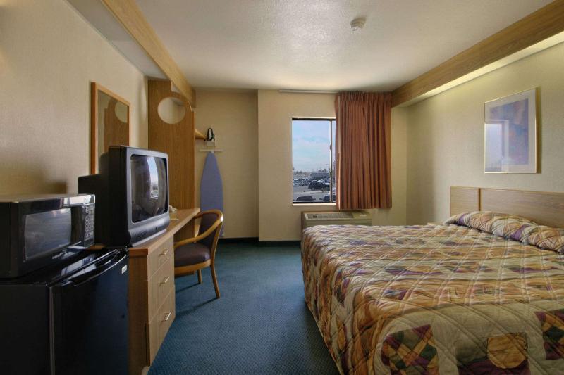 Super 8 By Wyndham Midland Motel Quarto foto